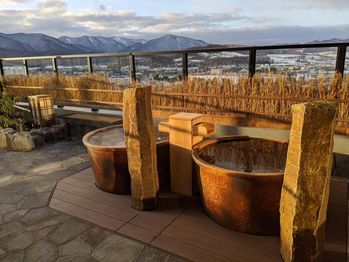 La Vista Furano Hills Natural Hot Spring Exterior photo